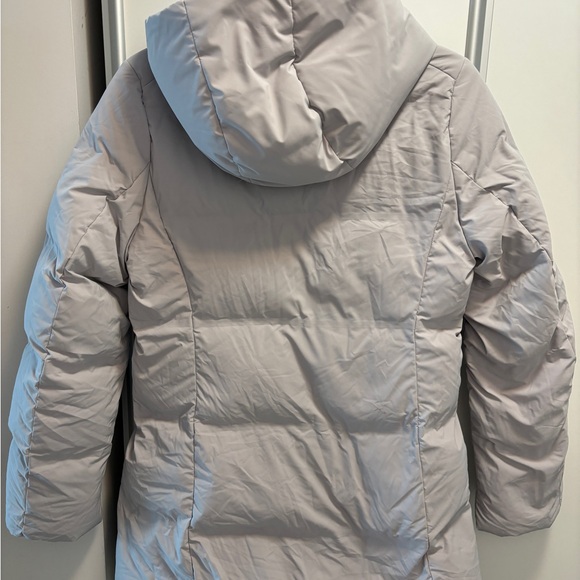 Uniqlo Seamless Down Short Coat in Light Grey - Picture 2 of 5